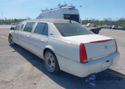 2009 Cadillac Dts Standard z USA, uszkodzony, nr VIN 1GEEK90YX9U550023